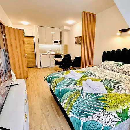 Lexi Hills Divčibare